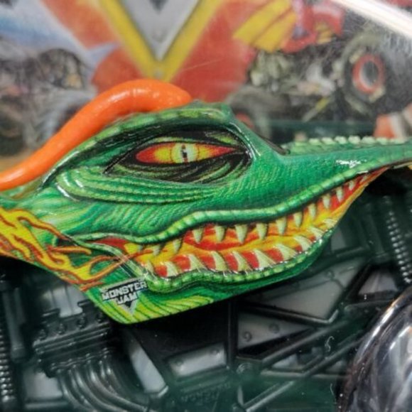 Monster Jam Dragon Truck Green 1/64 Kids Toy Car Series 32 Spin Master 2023 NEW - Picture 2 of 7